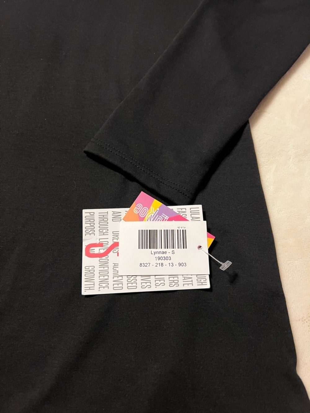 🆕 NWT LuLaRoe Black Long Sleeve Scoop Neck Stretchy “Lynnae” Top Women’s Small - Picture 2 of 6
